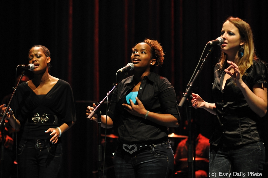 Evry Daily Photo - Telethon Evry 2010 - Concert Evry University Gospel - large - 5243426507.jpg